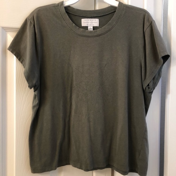 Kendall and Kylie Tee - Picture 2 of 3